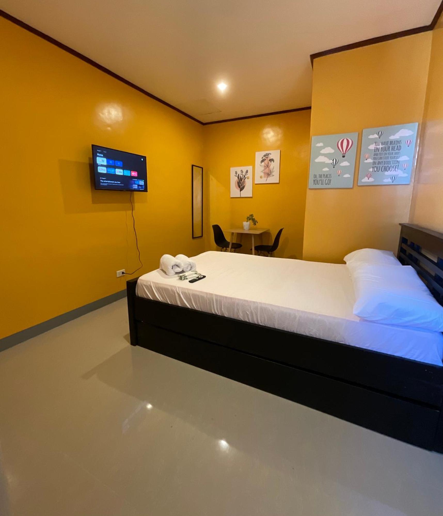Halajo Bnb Transient Laoag Rom bilde